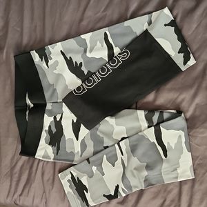 Never worn camo leggings
